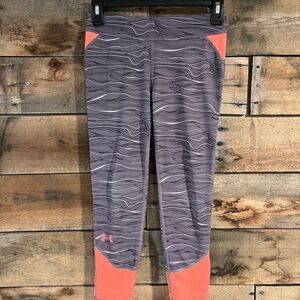 Under Armour gray and pink cropped leggings - XS